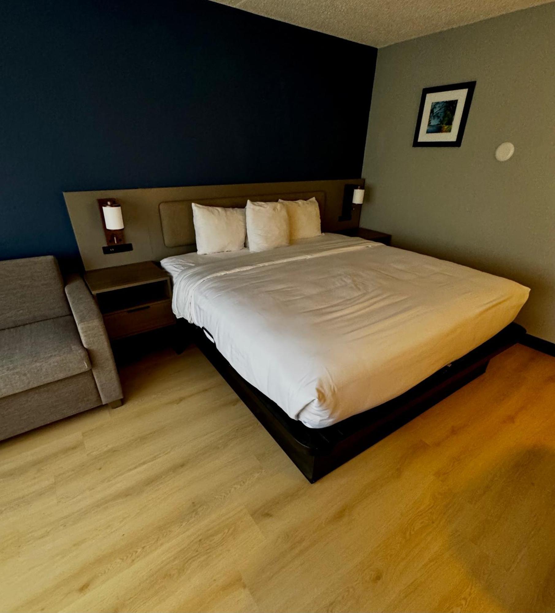 Comfort & - Airport Hotel 3*