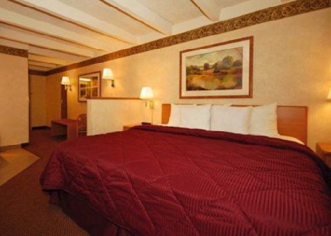 Hotel Comfort & - Airport Madison