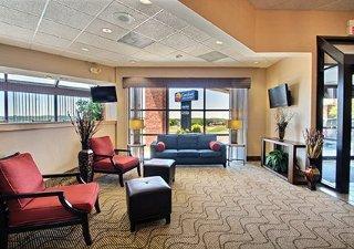 Hotel Comfort & - Airport Madison