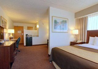 Hotel Comfort & - Airport Madison